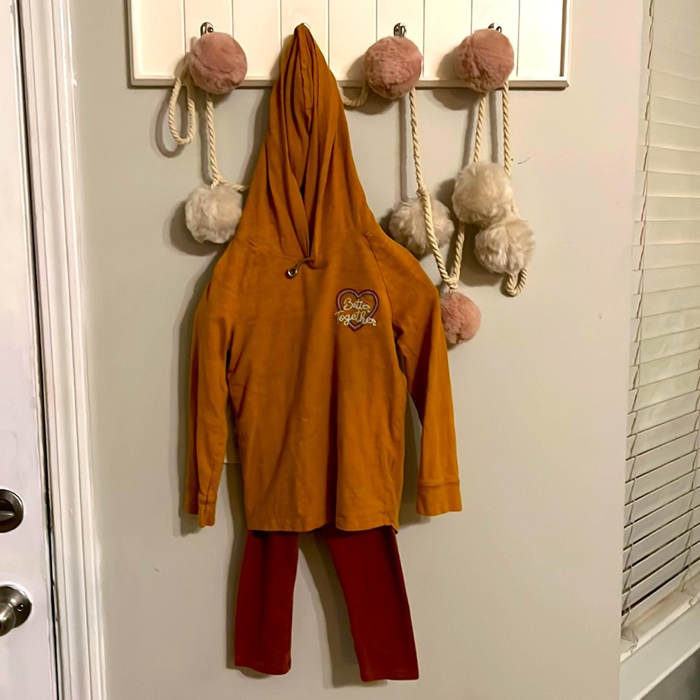 Osh Kosh Girls 4/4A shirt and pants set!